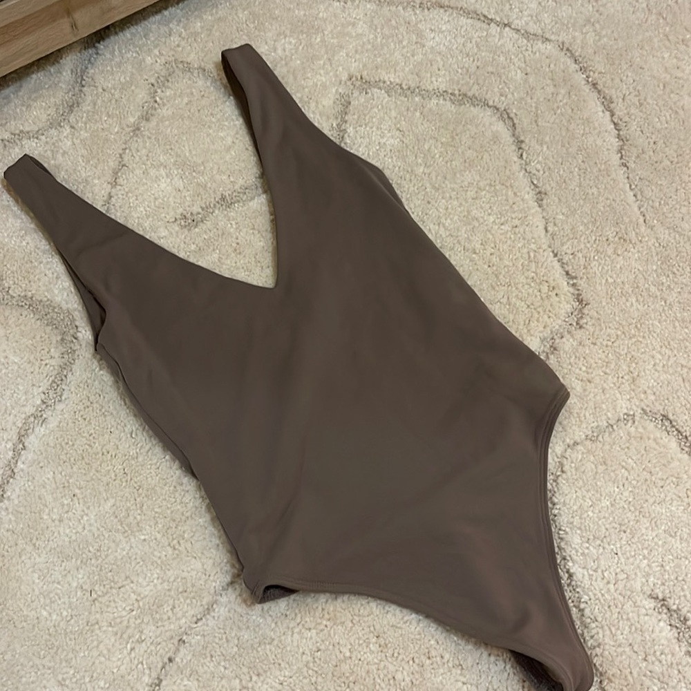 Aritzia Babaton bodysuit